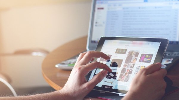 الإعلام بين الهواية والاحتراف: النت يخلط الأوراق...