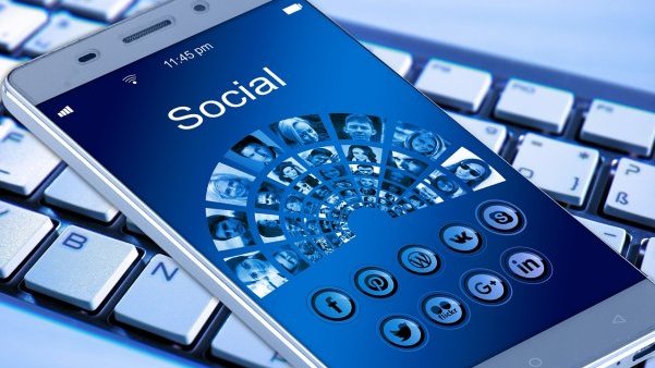 إدارة المجموعات في الشبكات الاجتماعية